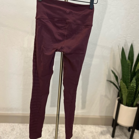 Lululemon Reveal Tight | Size 4 High Rise | Burgundy | Special Edition | Cut Out - Picture 6 of 6